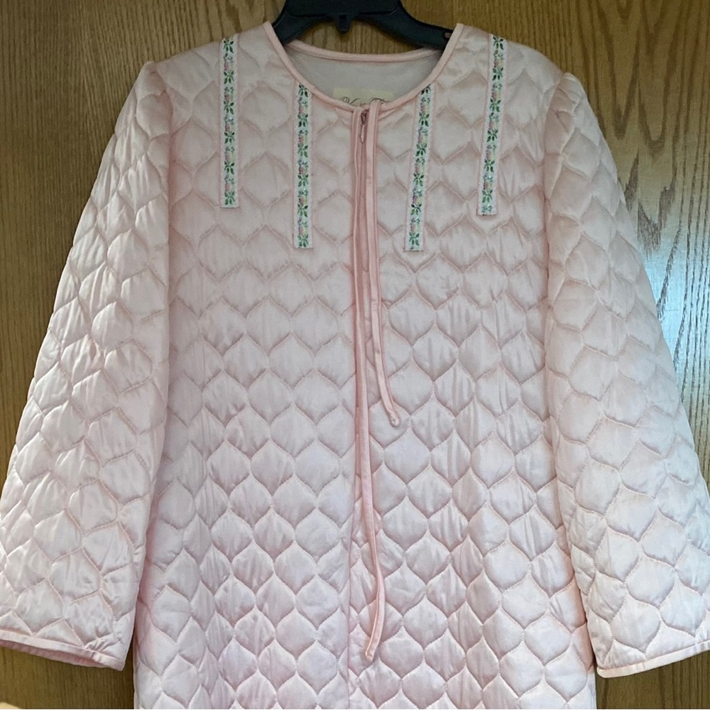 Long vintage vanity fair quilted robe house coat size 16 - Pink!